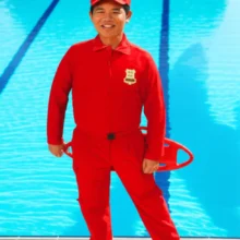 귀여운-3D-수상구조대원이-수영장이나-해변-근처에서-구조-튜브를-들고-서-있는-모습