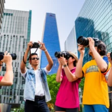 Young-people-taking-pictures-of-Seoul-buildings.