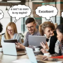 다양한-연령과-인종의-성인들이-카페에서-태블릿과-노트북으로-즐겁게-영어-공부를-하는-모습.-편안하고-성공적인-학습-분위기를-표현.